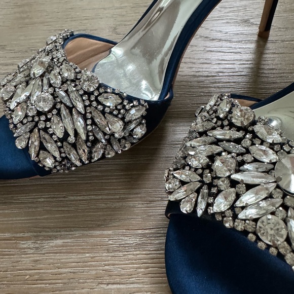 BADGLEY MISCHKA women’s stormy blue Candace Embellished Pumps Heels shoes size 9 - Picture 10 of 10